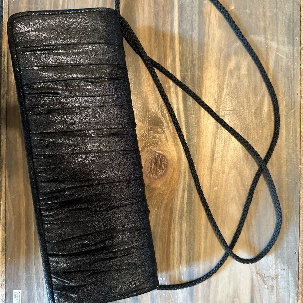 La Regale Shimmering Black Clutch